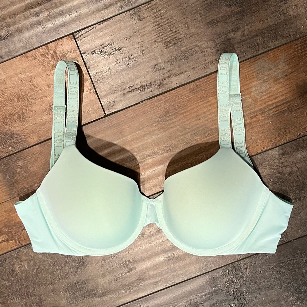 Victoria’s Secret 34D T-Shirt Lightly Lined Demi Bra in Pale Mint Green NWOT